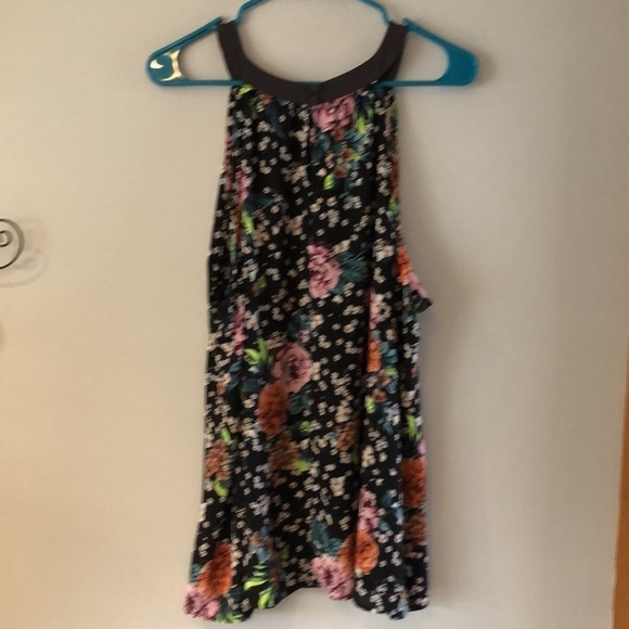 Torrid Lightweight Floral Print Tank Top Size 2X Flowy Feminine Black High Neck - Picture 8 of 16